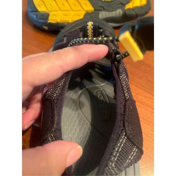 Keen Sandals Womens 6 (est) Waterproof Hiking Trekking Outdoor Shoes - Picture 6 of 8